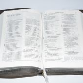 Библия в современном русском переводе 065Z (серый переплет, искусственная кожа, на молнии)