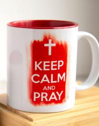 Кружка сувенирная «Keep calm and pray», красная внутри