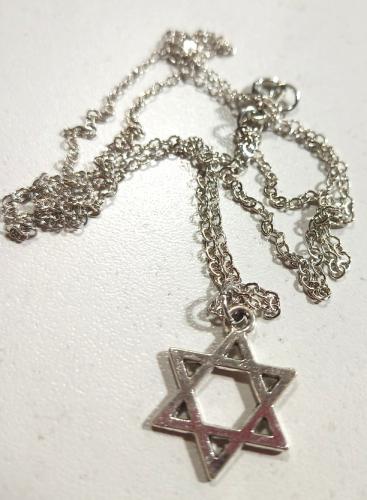 Кулон металлический на цепочке под серебро «Звезда Давида»