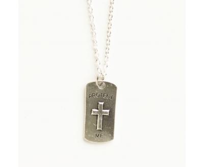 Кулон металлический на цепочке под серебро жетон с рельефным крестом и надписью «Protect Me»