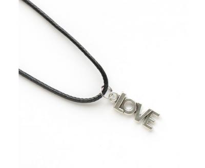 Кулон металлический на шнурке под серебро вырубная надпись «Love»