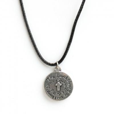 Кулон метал. на шнур. под серебро медальон с надписью «The Lord bless...»