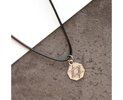 Кулон металлический на шнурке под серебро Звезда Давида на восьмиугольнике