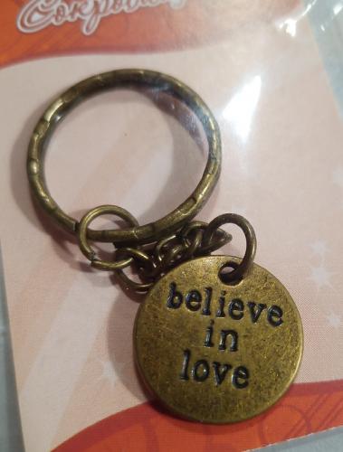 Брелок металлический Mедальон под бронзу «believe in love» (Сокровищница)