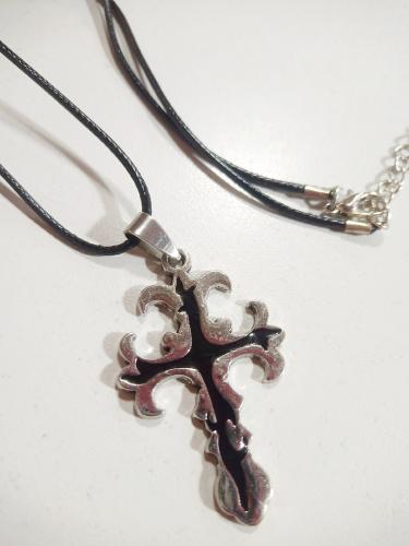 Кулон металлический на хб шнурке Крест фигурный серебристо-черный
