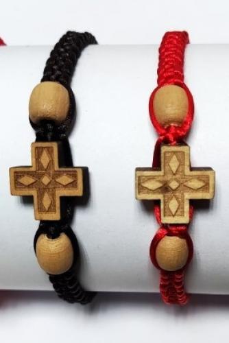 Браслет плетеный из нити с крестом деревянным в ассортименте