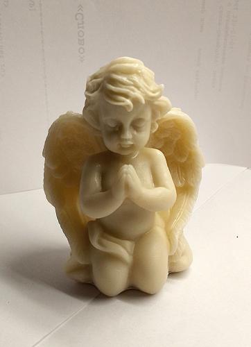 Статуэтка «Молящийся ангел (мальчик)» из эпоксидной смолы (под слоновую кость) 6Х9Х4 см