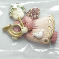 Магнит «Ангел с трубой» (розовый) (d034) (полиэстерполиэфир, раскрашен вручную)