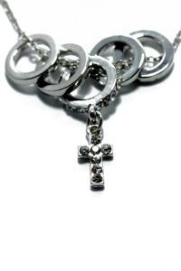 Кулон из металла со стразами «Крестик в мелких стразах, с 5-ю кольцами, под серебро»