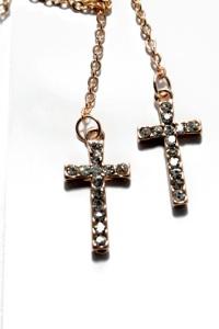 Кулон из металла со стразами «2 креста в мелких стразах, с узлом на цепочке, под золото»