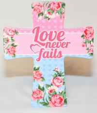Крест Love never fails (керамика)