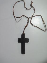 Крест деревянный на шнурке