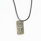 Кулон металлический на шнурке под серебро жетон с рельефным крестом и надписью «Protect Me»