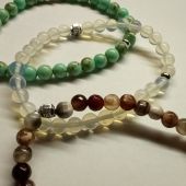 Четки-браслет из натурального камня на резинке в ассортименте d=6, 30 зерен