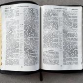 Библия каноническая 076zt Семейная Библия (черная, молния, указатели) 25076-10