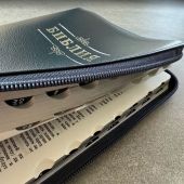 Библия каноническая 076zti (темно-синяя, Библия с вензелем, молния, указатели) 25076-22