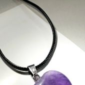 Кулон на шнурке — Сердце из камня