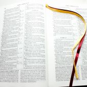 Библия с комментариями. «Полноценная жизнь» (бордо, кожаный переплет, золотой обрез)