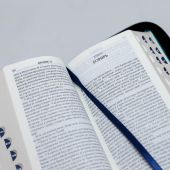Библия каноническая 045 УZDTTI (голубой-черный, экокожа, серебряный обрез, на молнии)