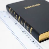Библия каноническая 056 MG (чёрный глянцевый, гибкий переплет, золотой обрез)